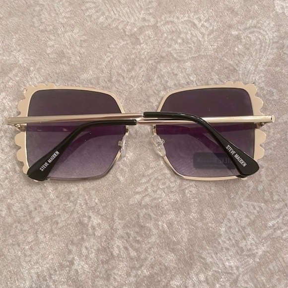 Brand New Steve Madden Gold Tone Cultured Pearl Oversized Retro Glam Sunglasses main image 10